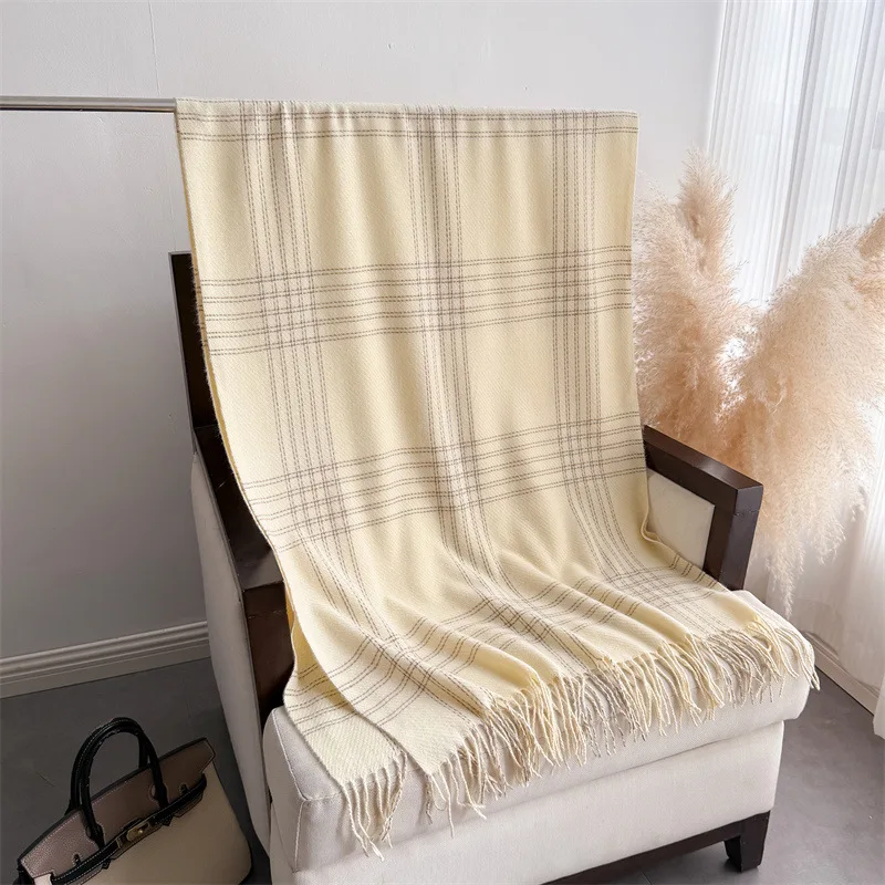 Zimowy, ciepły szal z frędzlam – Woven Scarf Blanket recenzja i cena
