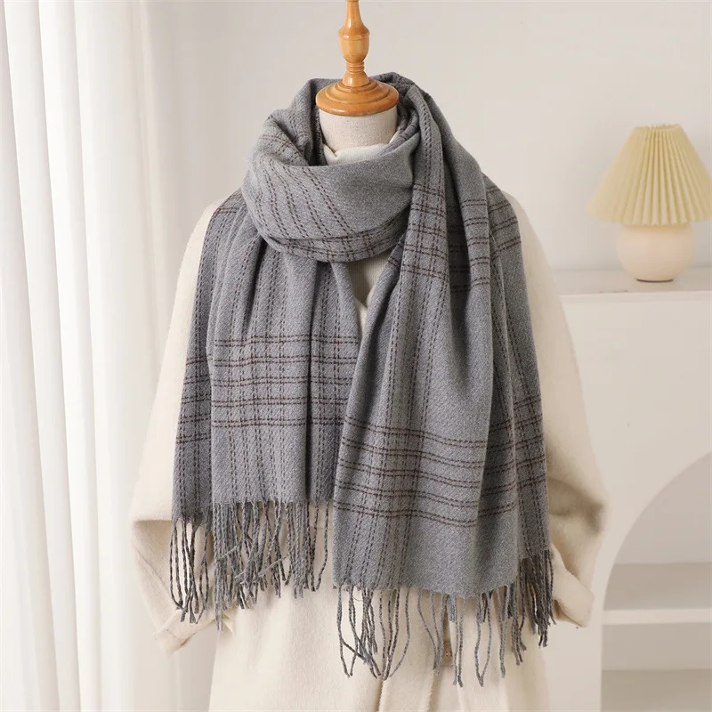 Zimowy, ciepły szal z frędzlam – Woven Scarf Blanket recenzja i cena